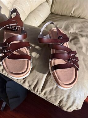 Women's Brown Leather Strappy Flat Sandals